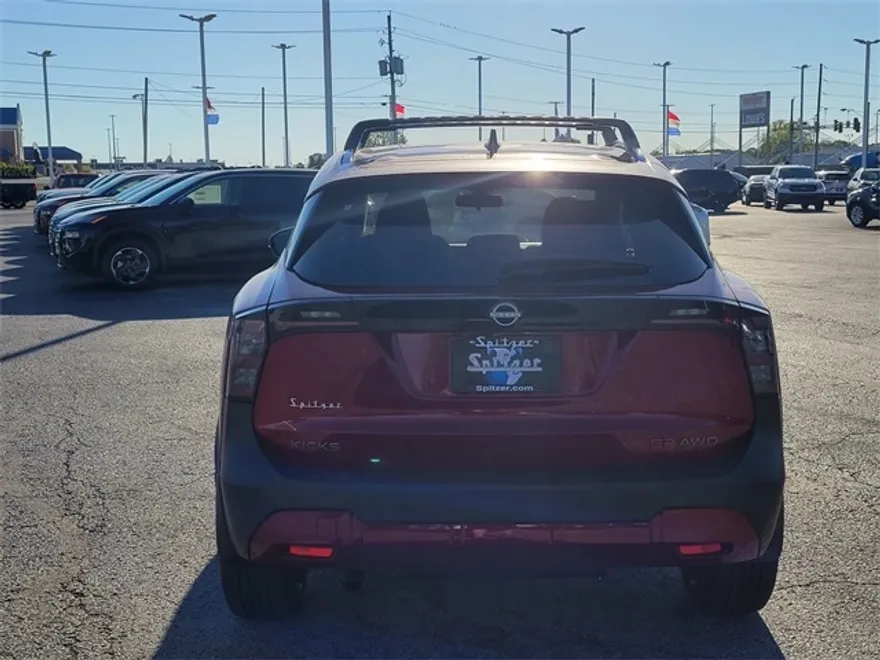 2026 Nissan Kicks SR photo 1