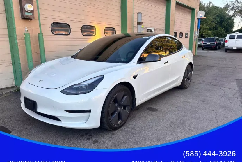2022 Tesla Model 3 Long Range photo 1