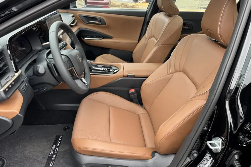 2025 Toyota Crown Signia Limited photo 1