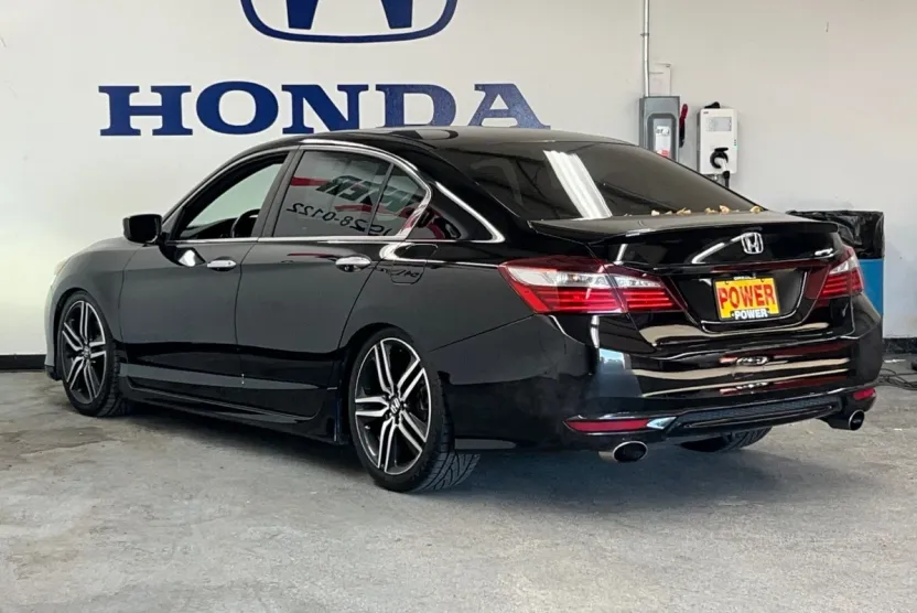 2016 Honda Accord Sport photo 1