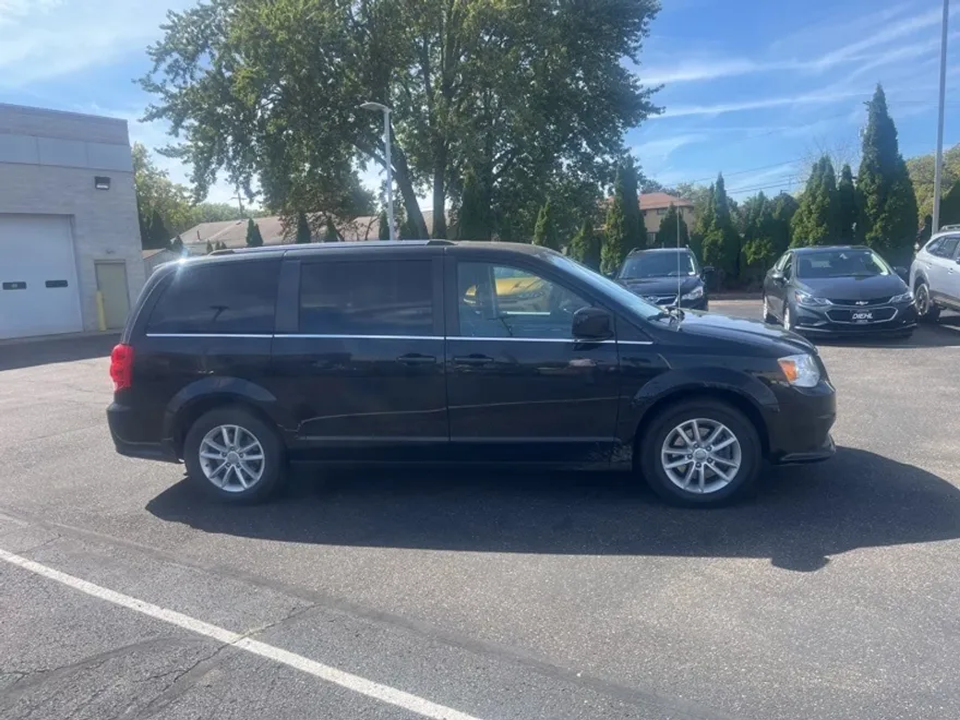 2019 Dodge Grand Caravan SXT photo 1