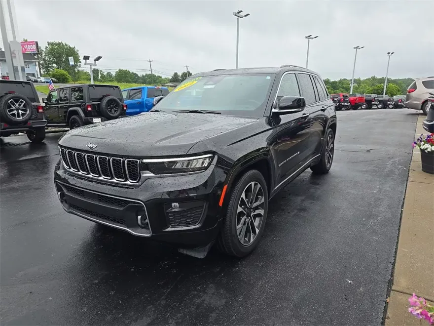 2022 Jeep Grand Cherokee Overland photo 1