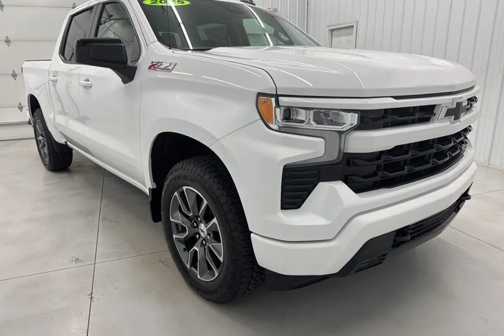 2025 Chevrolet Silverado 1500 RST photo 1