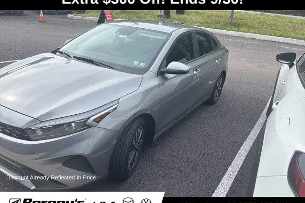 2023 Kia Forte LXS photo 1