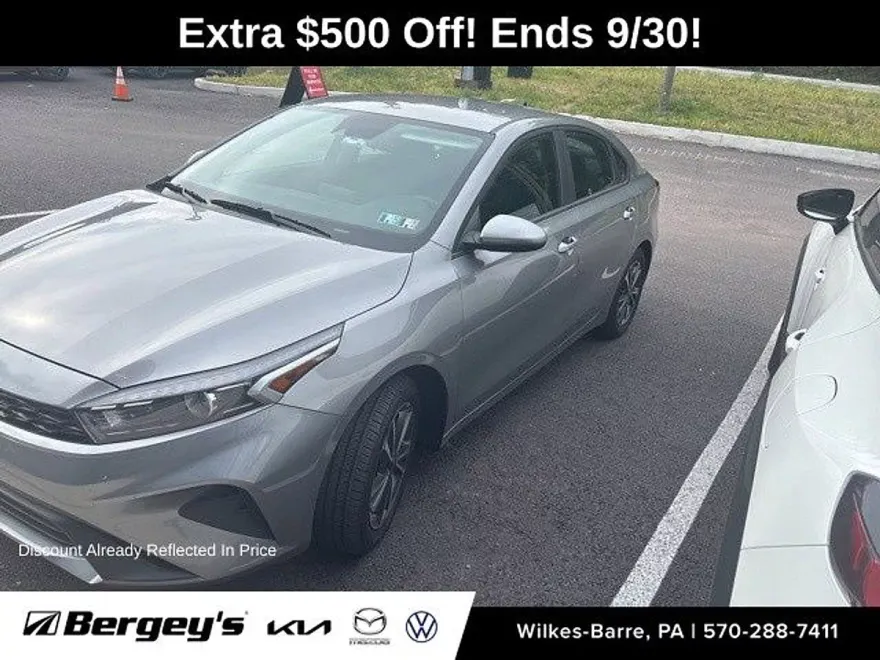 2023 Kia Forte LXS photo 1