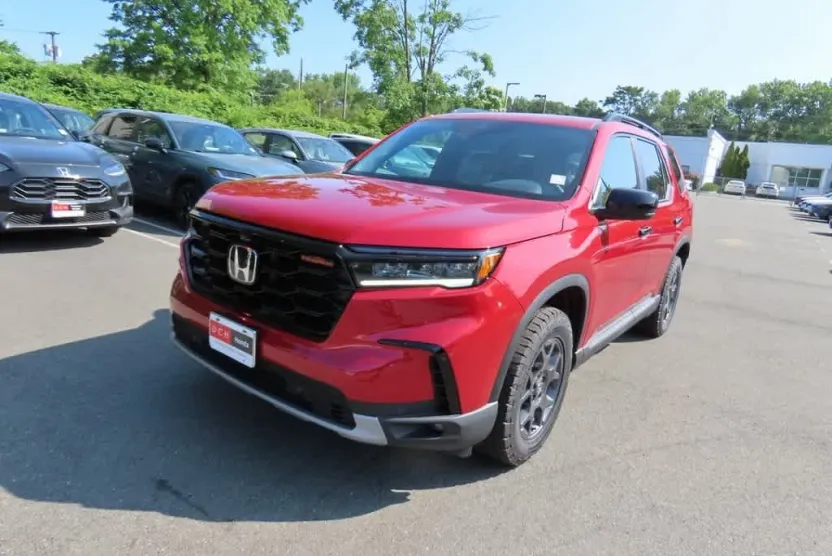 2025 Honda Pilot TrailSport photo 1