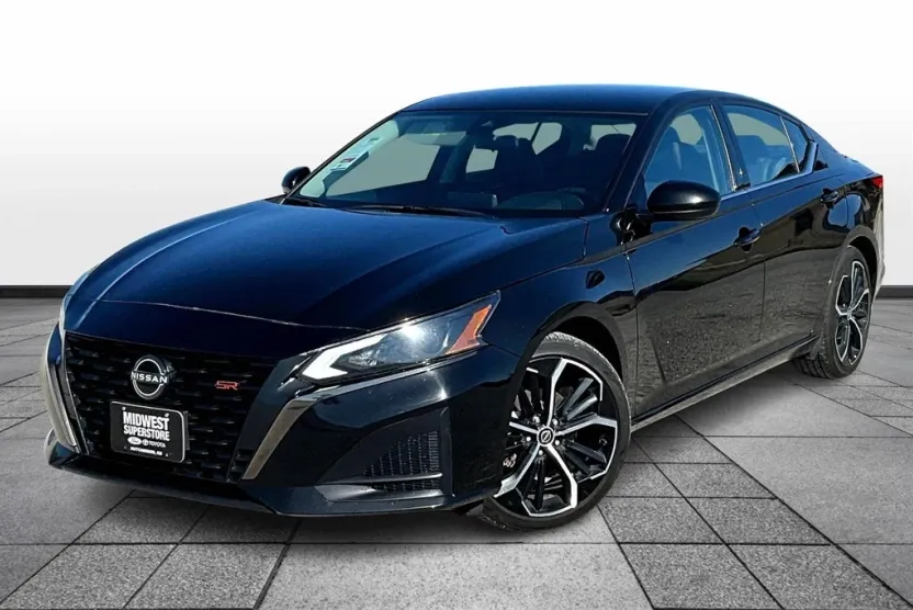 2023 Nissan Altima 2.5 SR photo 1