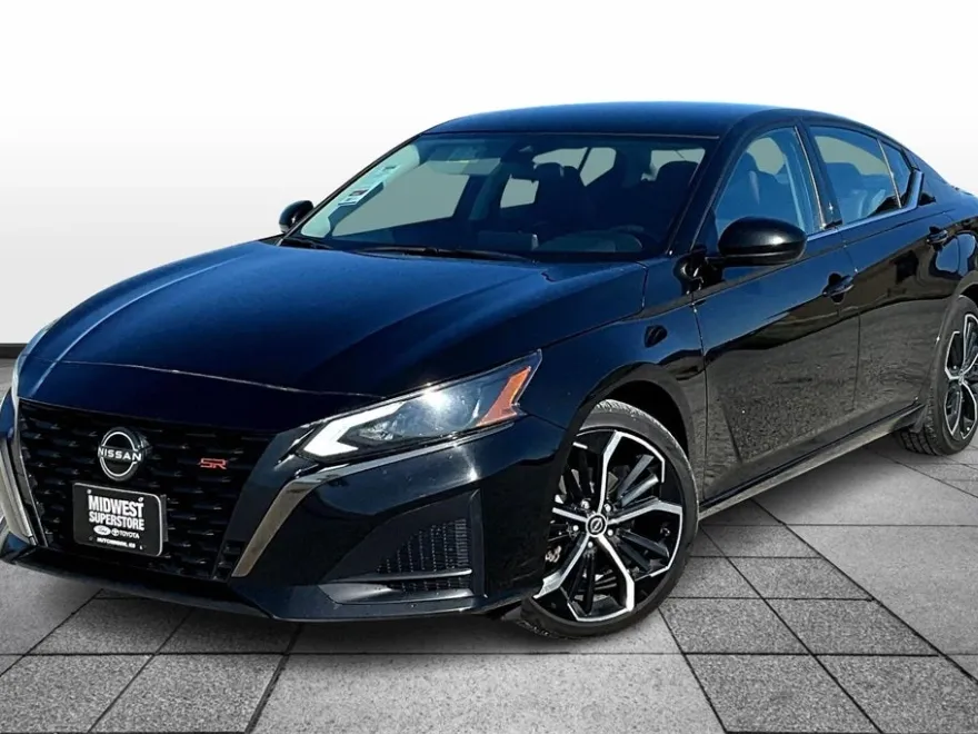 2023 Nissan Altima 2.5 SR photo 1