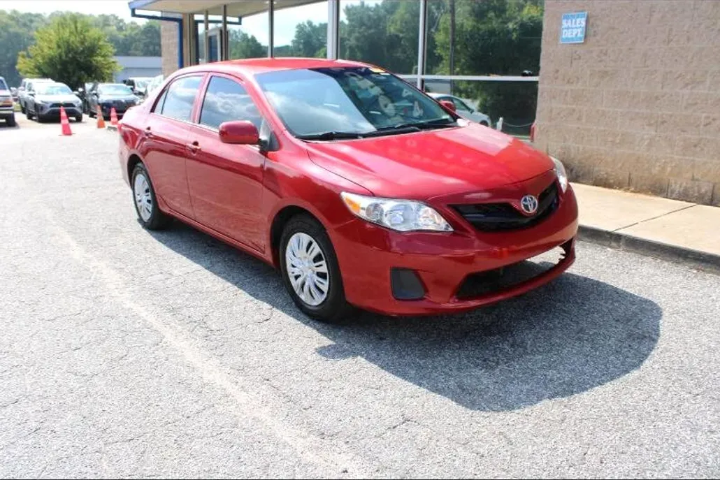 2013 Toyota Corolla LE photo 1