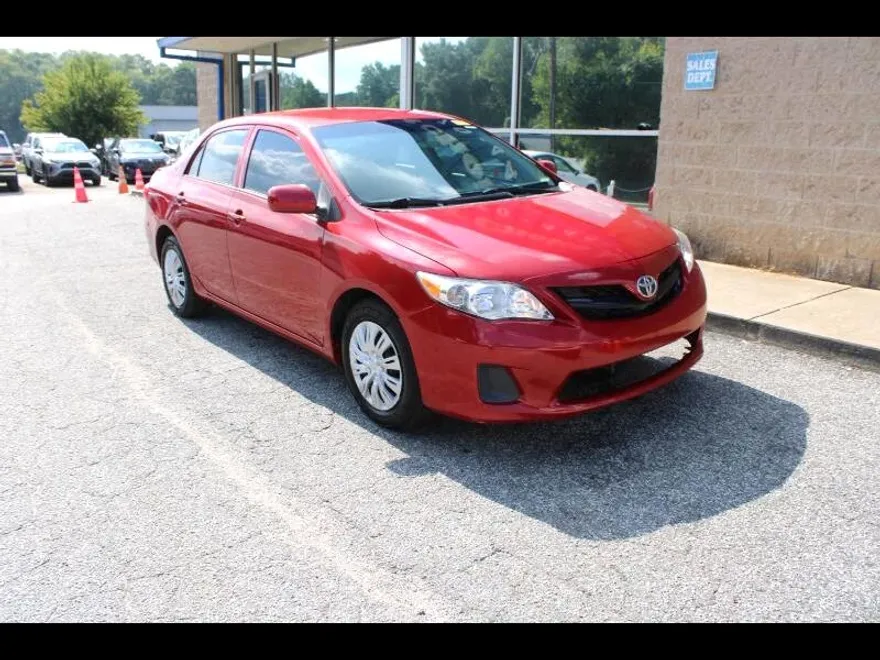 2013 Toyota Corolla LE photo 1