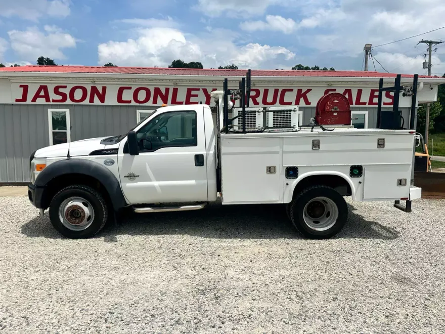 2011 Ford F-550 XLT photo 1