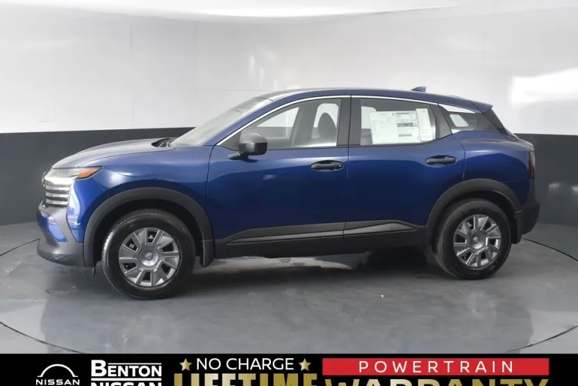 2025 Nissan Kicks S photo 1