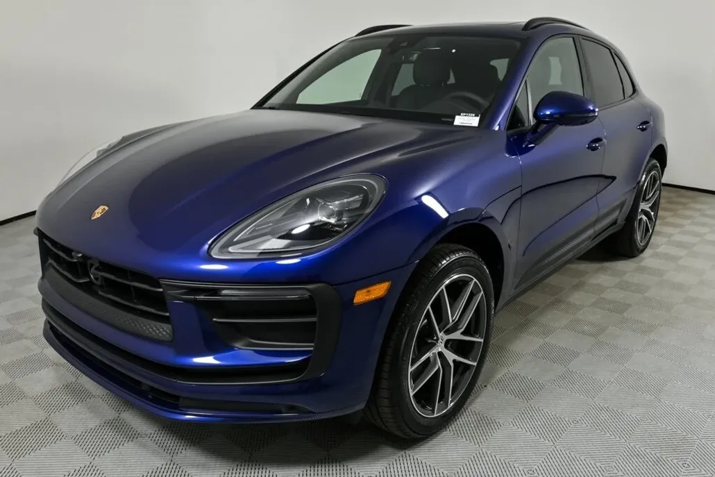 2026 Porsche Macan Base photo 1