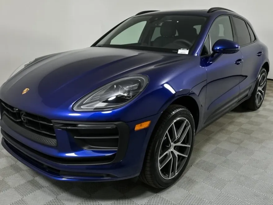 2026 Porsche Macan Base photo 1