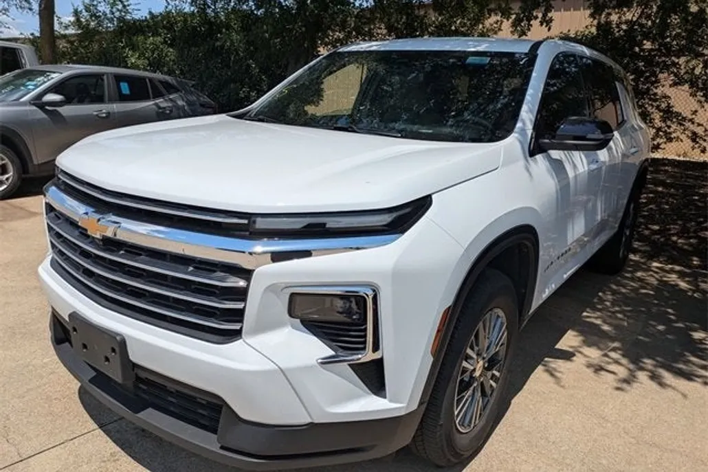 2025 Chevrolet Traverse photo 1