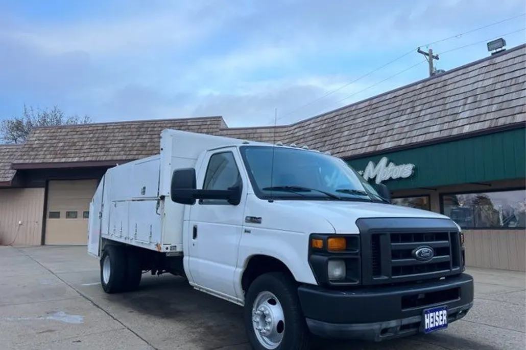 2010 Ford E-450 photo 1