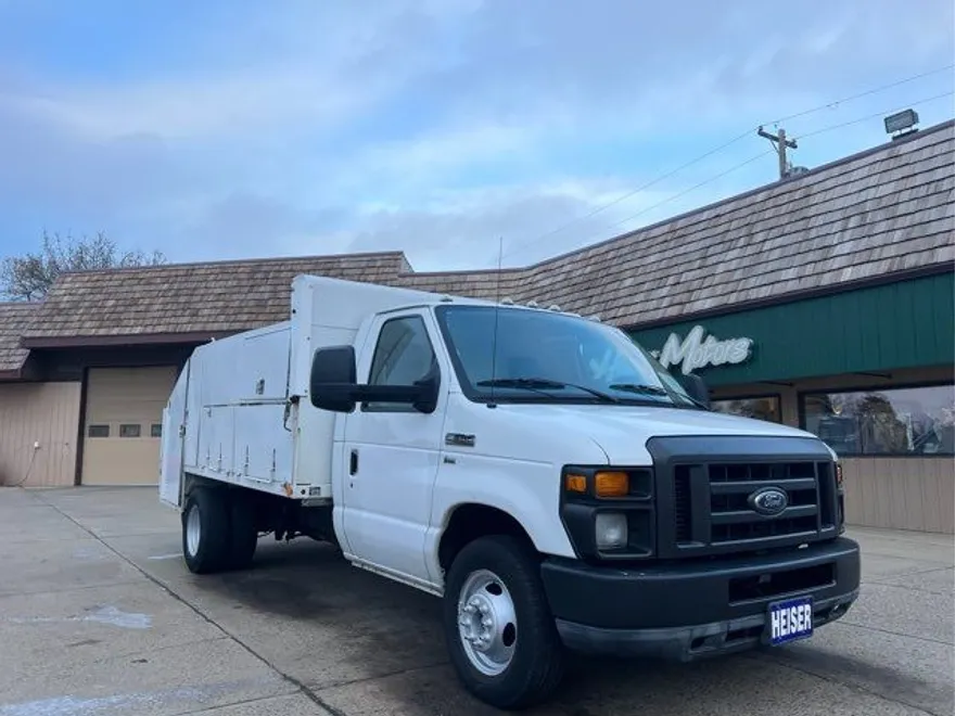 2010 Ford E-450 photo 1