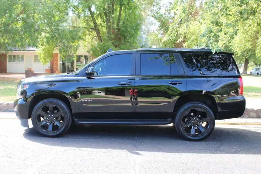 2017 Chevrolet Tahoe LT photo 1
