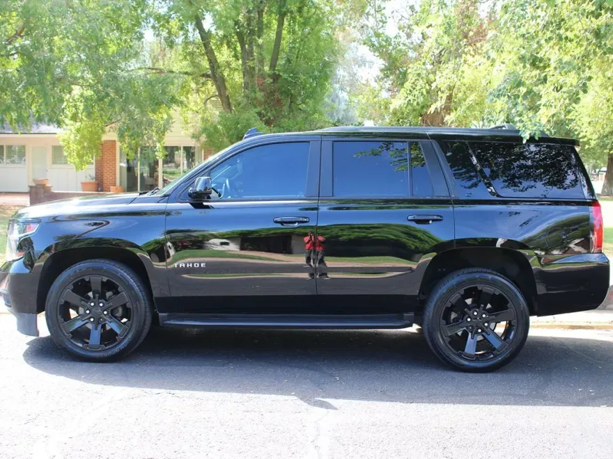 2017 Chevrolet Tahoe LT photo 1