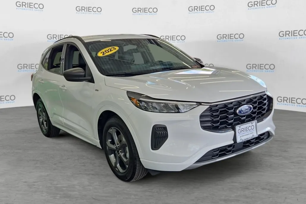 2023 Ford Escape ST-Line photo 1