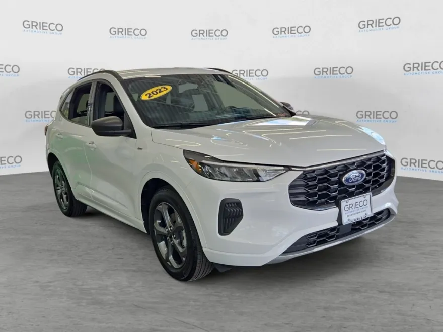 2023 Ford Escape ST-Line photo 1
