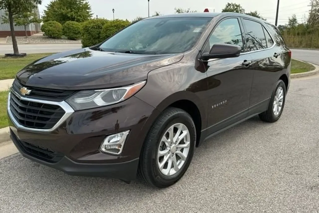 2020 Chevrolet Equinox LT photo 1