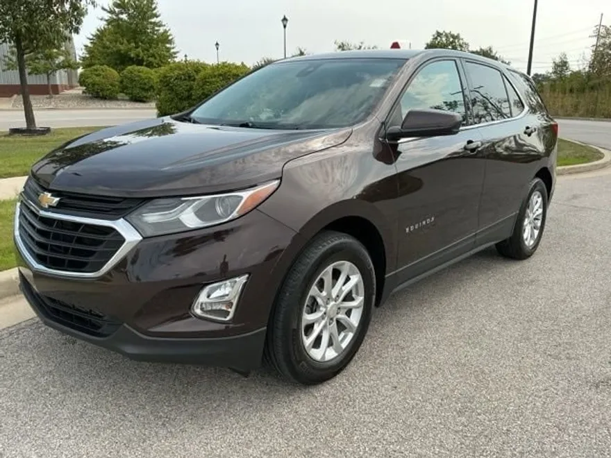 2020 Chevrolet Equinox LT photo 1