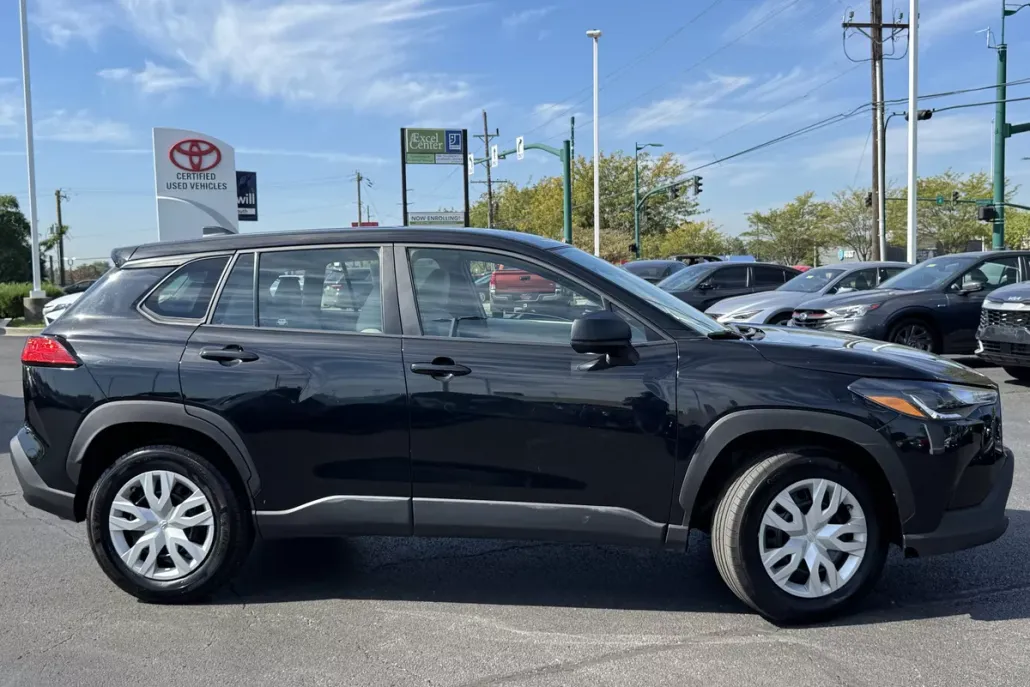2024 Toyota Corolla Cross L photo 1