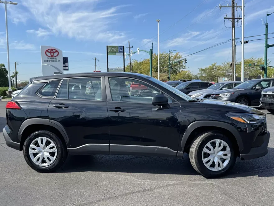 2024 Toyota Corolla Cross L photo 1