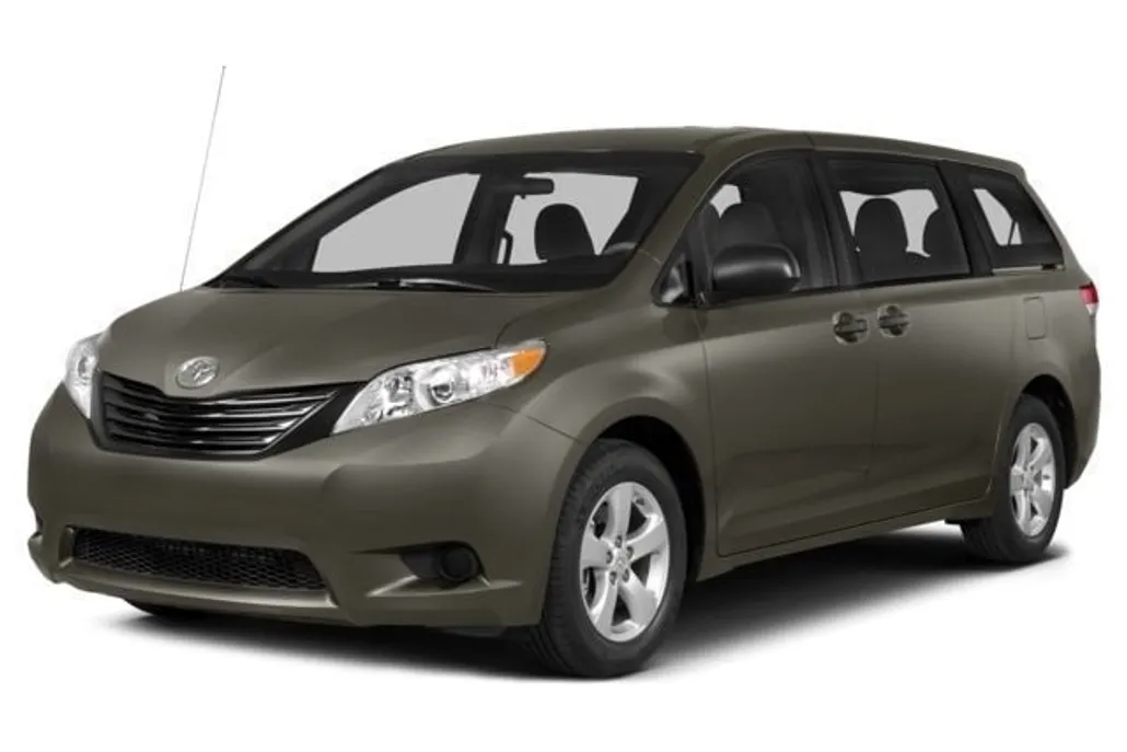 2015 Toyota Sienna LE photo 1