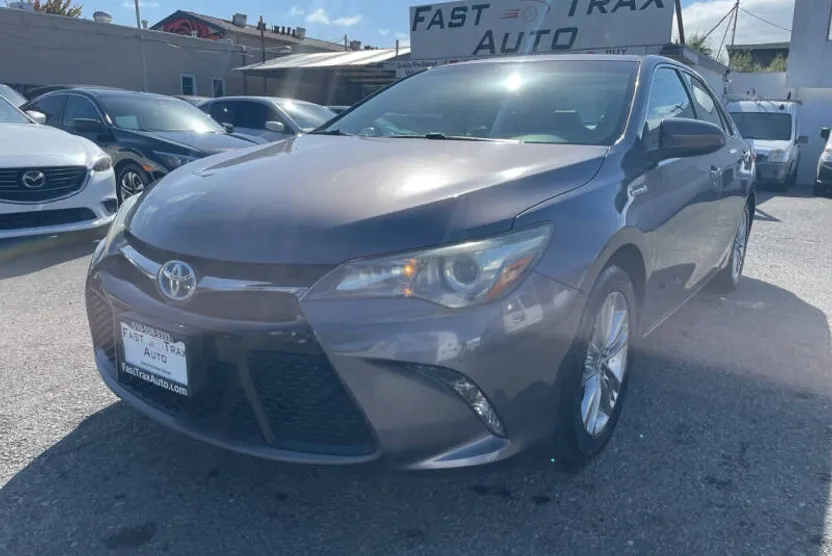 2015 Toyota Camry Hybrid SE photo 1