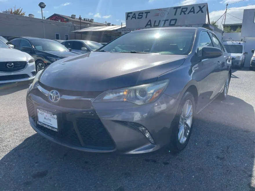 2015 Toyota Camry Hybrid SE photo 1