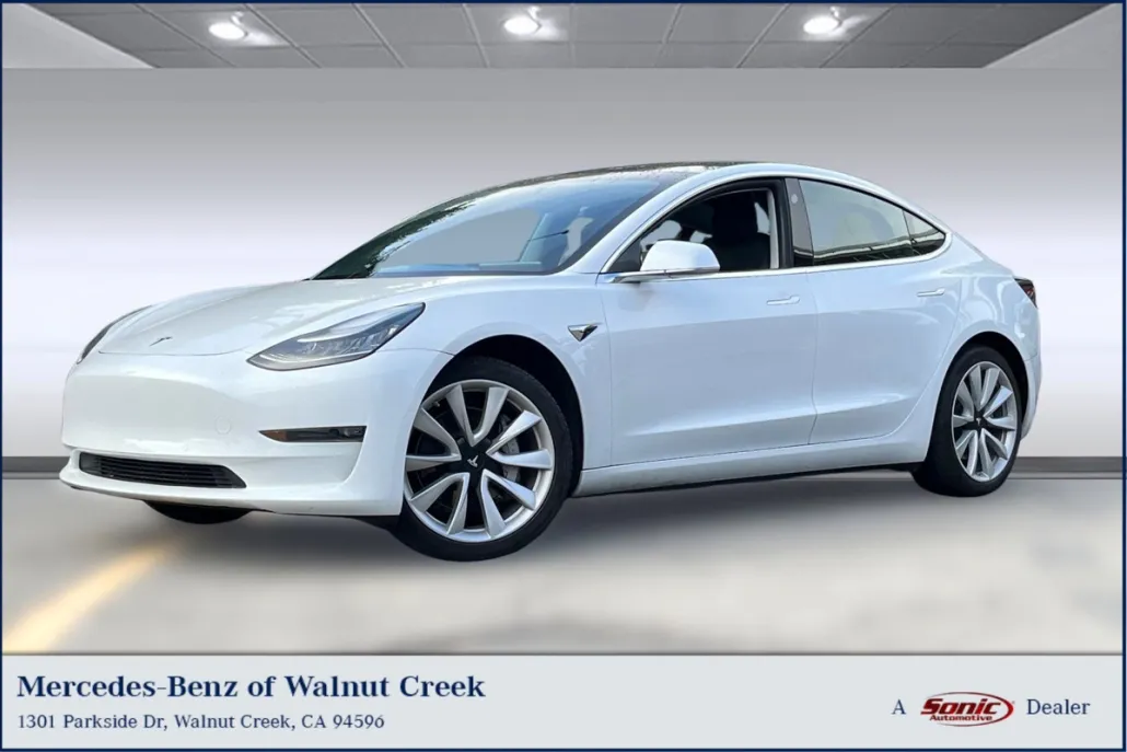 2020 Tesla Model 3 Standard Range Plus photo 1