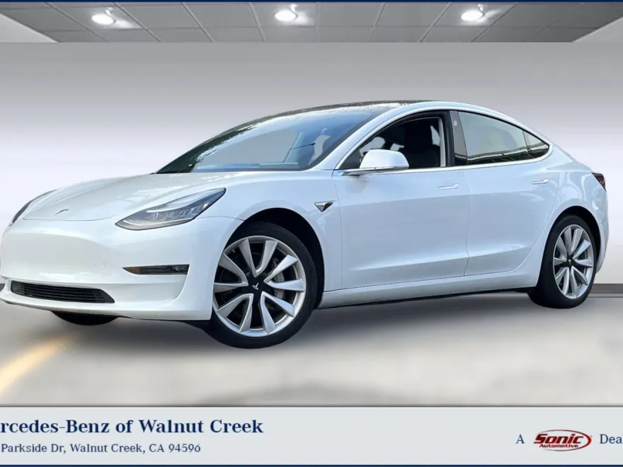 2020 Tesla Model 3 Standard Range Plus photo 1