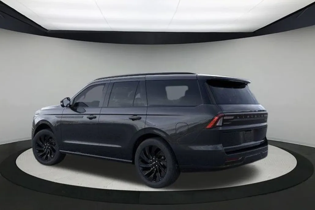 2025 Lincoln Navigator Reserve photo 1