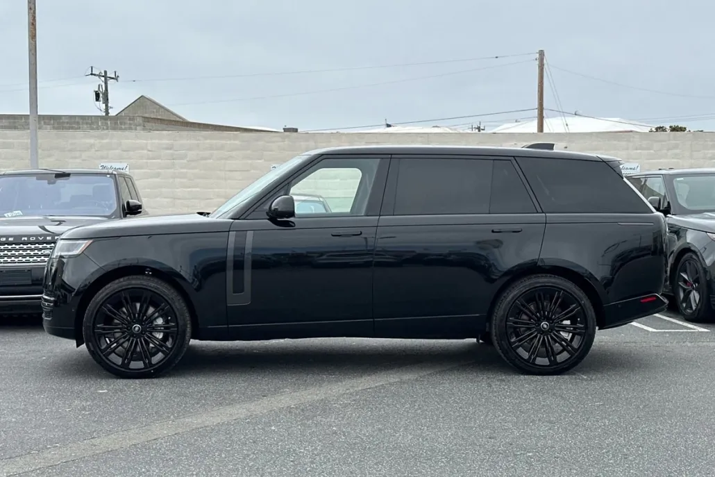 2025 Land Rover Range Rover SE photo 1