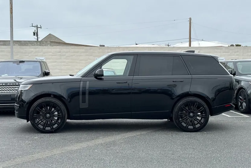 2025 Land Rover Range Rover SE photo 1
