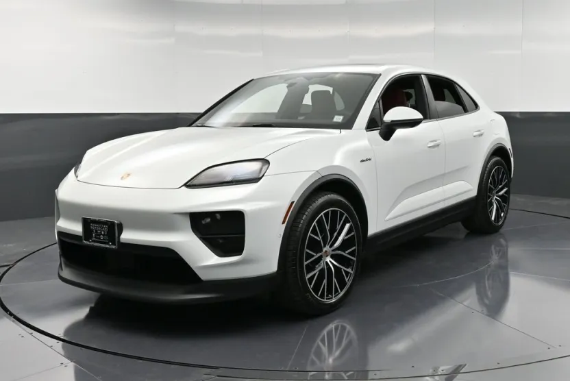 2025 Porsche Macan Electric photo 1