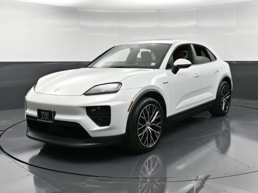 2025 Porsche Macan Electric photo 1