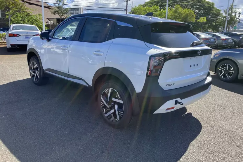 2025 Nissan Kicks SV photo 1