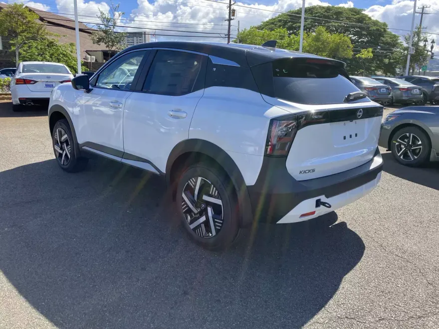 2025 Nissan Kicks SV photo 1