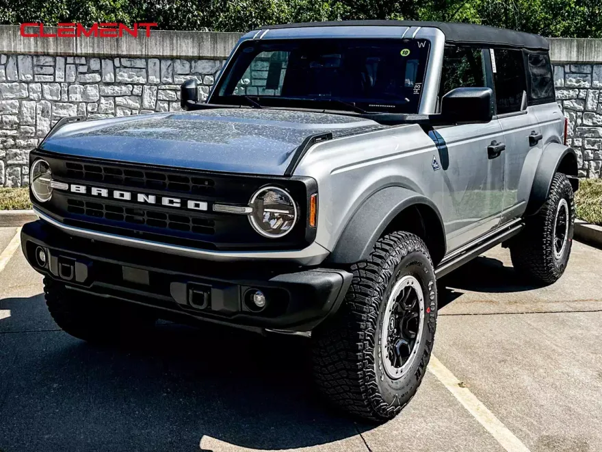 2024 Ford Bronco Black Diamond photo 1
