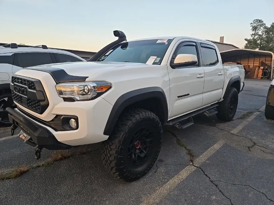 2022 Toyota Tacoma TRD Off-Road V6 photo 1