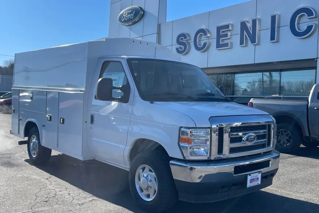 2025 Ford E-350 photo 1