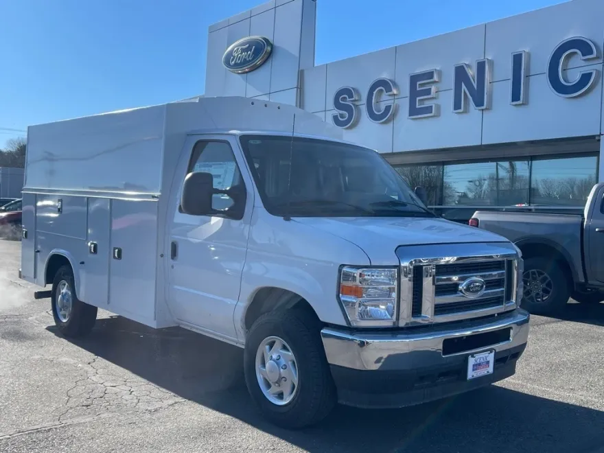 2025 Ford E-350 photo 1