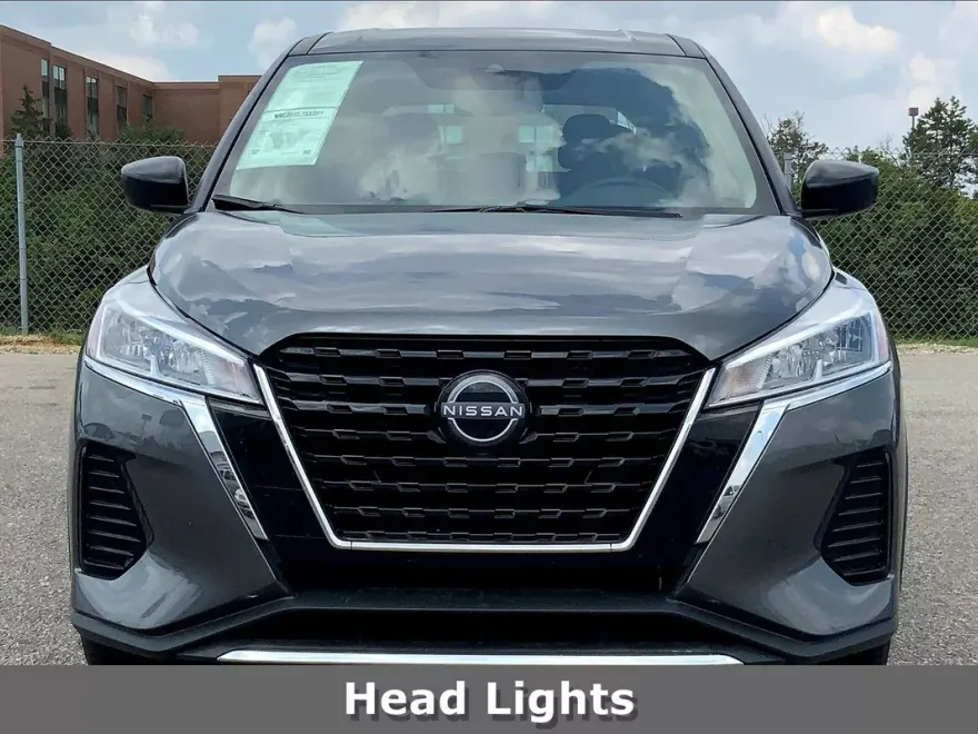2025 Nissan Kicks Play S photo 1