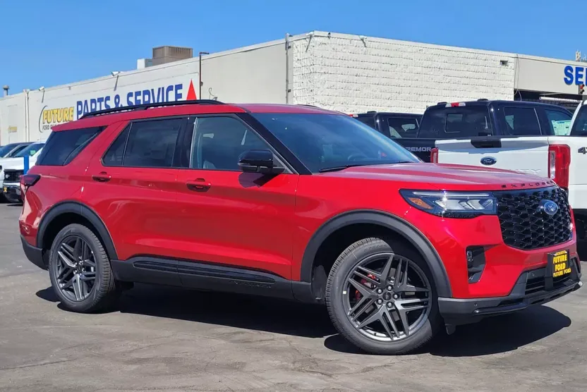 2025 Ford Explorer ST photo 1