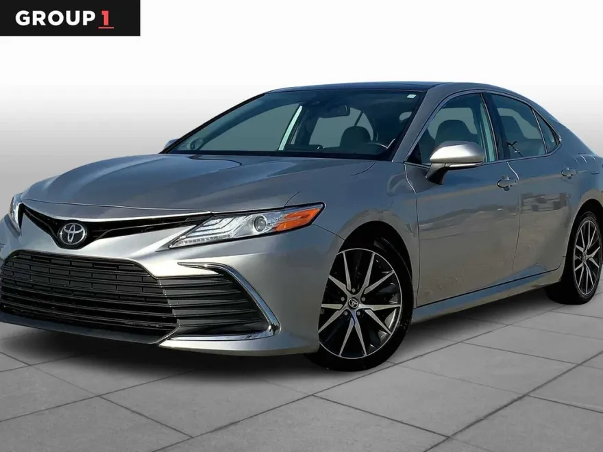 2022 Toyota Camry XLE V6 photo 1