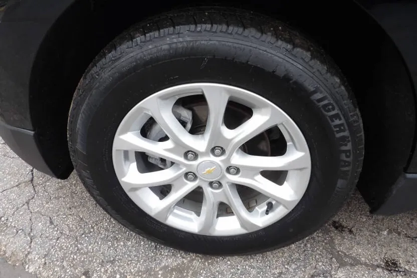 2019 Chevrolet Equinox LT photo 1