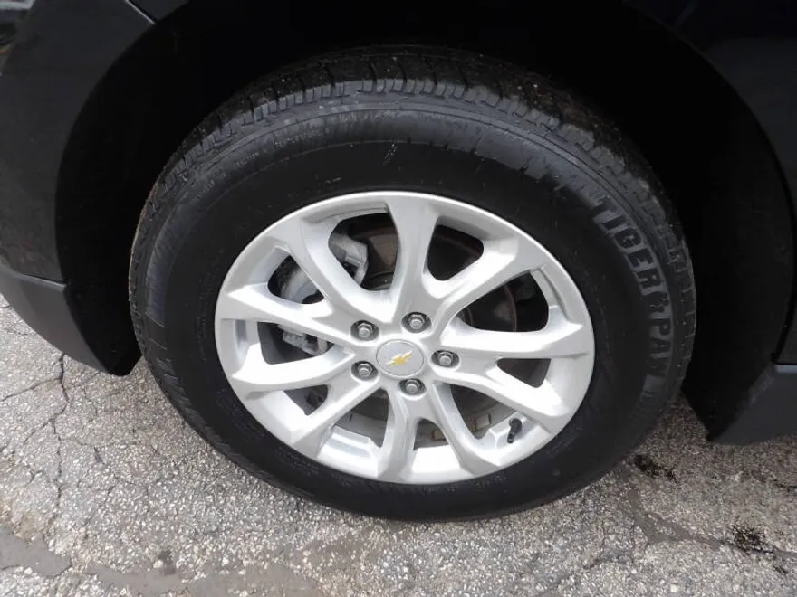 2019 Chevrolet Equinox LT photo 1